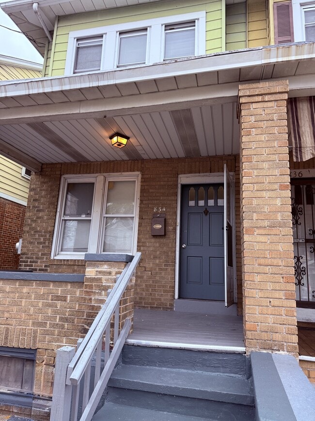 Primary Photo - 834 Chambers St