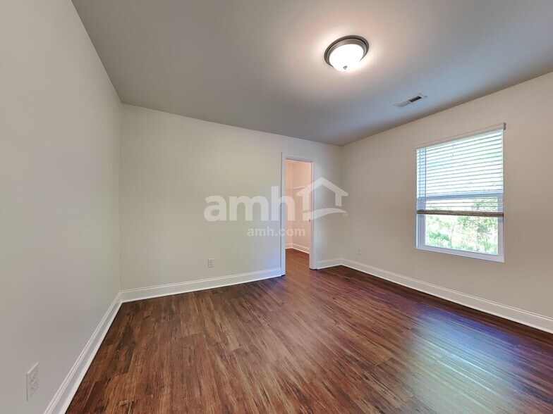 Building Photo - 515 McMillan Ln