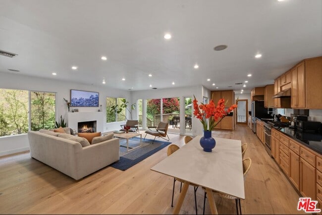 Building Photo - 3520 Mandeville Canyon Rd