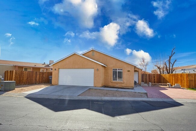 Primary Photo - 3 BEDROOM BARSTOW HOME