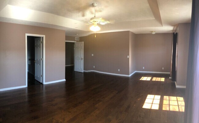 Building Photo - Home for rent in Bellevue!