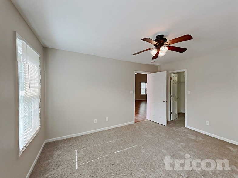 Building Photo - 2013 Kansas City Dr