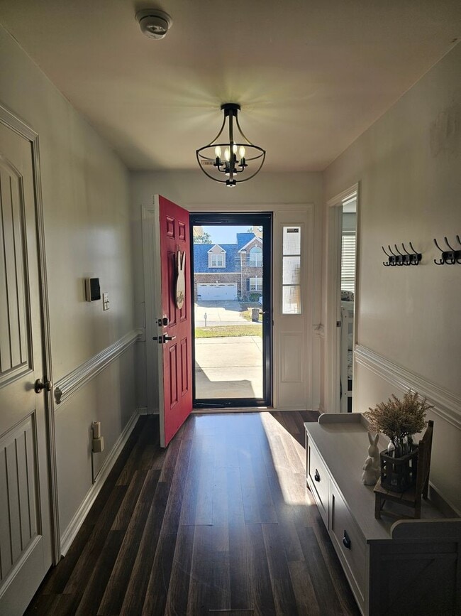 Building Photo - NEW LISTING!!!! Dont Miss Out