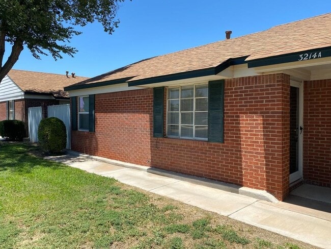 Primary Photo - 3214 W Kansas Ave