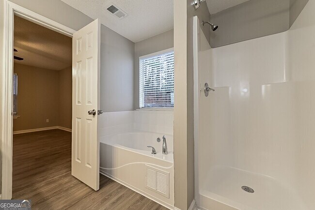 Building Photo - 1205 Redbud Ct