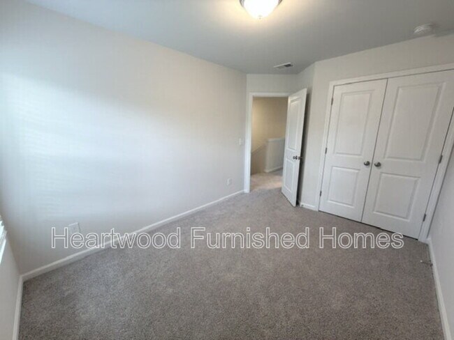 Building Photo - 807 Coburg Ln