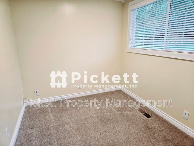 Building Photo - 9062 Tracyton Blvd NW