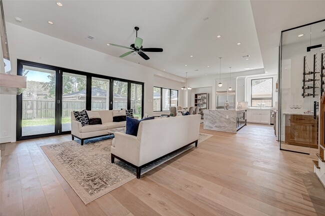 Building Photo - 1506 W 43rd St