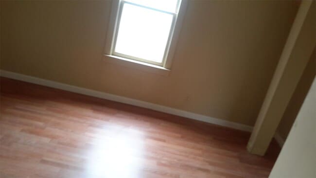 Building Photo - 8544 Roselawn St