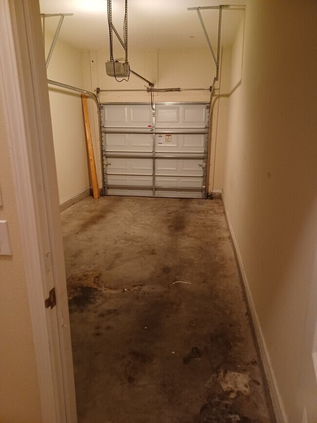 Building Photo - "$500 MOVE-IN SPECIAL! - Beautifully Updated 2/2 Condo in Gated Southside Neighborhood!"