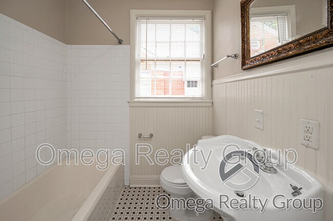 Building Photo - 568 Morningview Dr