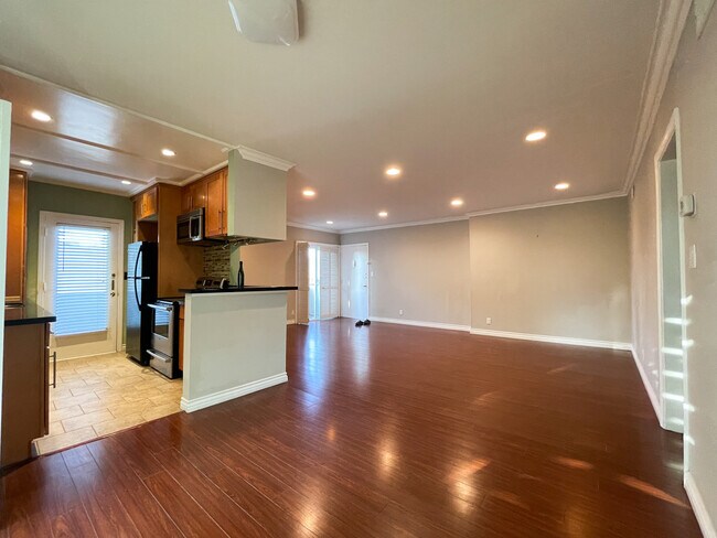 Building Photo - 5330 Zelzah Ave