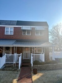 Building Photo - Beautiful 3 Bedroom 1.5 Bath recently rotavated