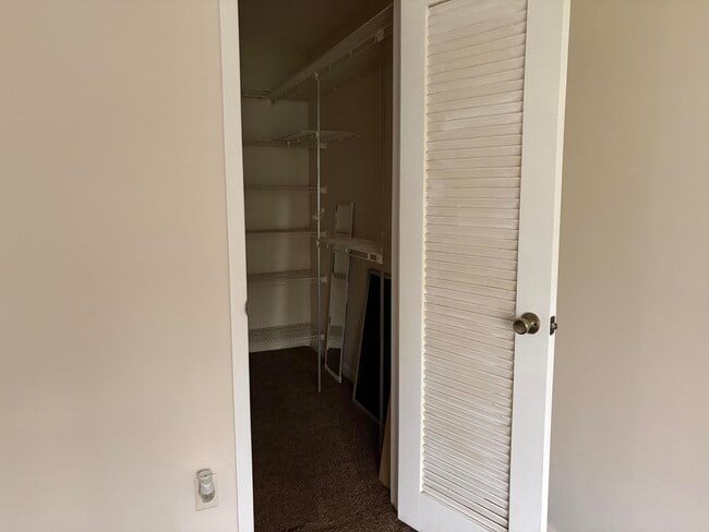 Building Photo - 186 Dorset E