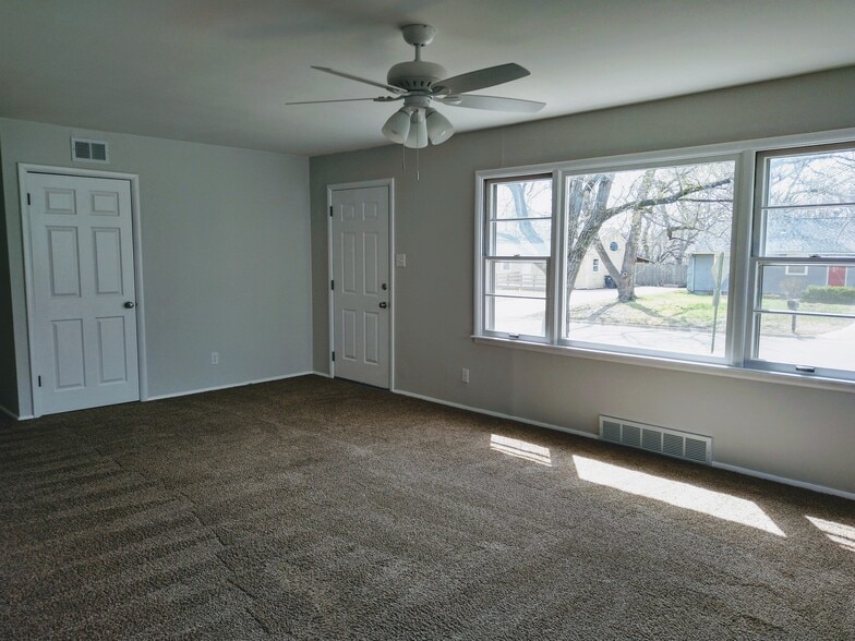 Living Room - 1312 SW Glendale Dr