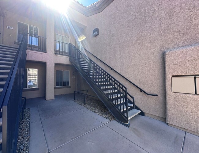 Building Photo - 1 WEEK FREE RENT! 1 BEDROOM DOWNSTAIRS CONDO IN GATED COMMUNITY 1 CAR GARAGE
