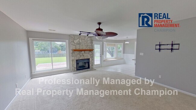 Building Photo - Charming Ranch Style Home with Spacious Fenced Yard