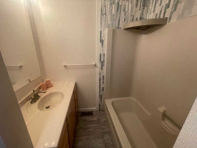 Building Photo - 509 Park Ave