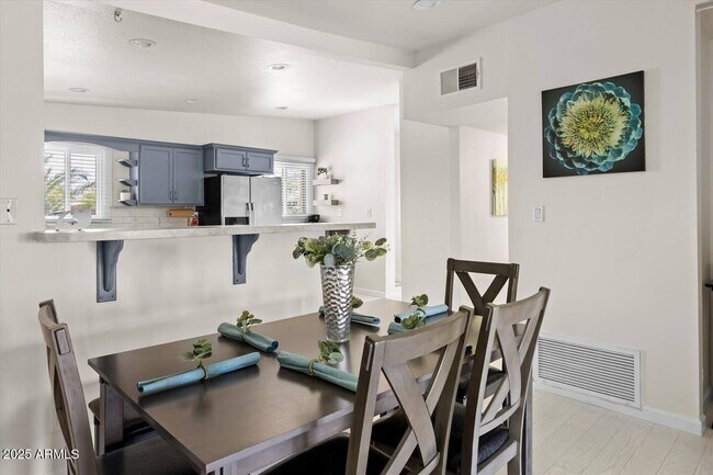 Building Photo - 3802 E Shaw Butte Dr