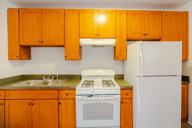 Building Photo - 5104 W 18th St