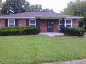 Building Photo - Nice 3 BR 1.5 House in Shively