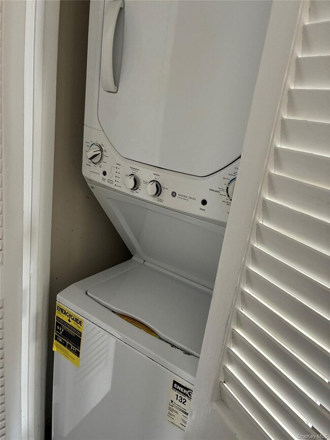 Building Photo - 401 Town Hill Condominium