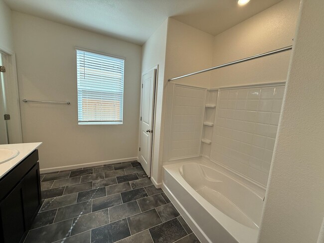 Building Photo - Brand NEW single story home in Hughson!