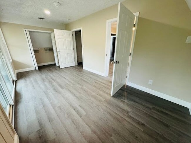 Building Photo - 363 Mansion Ave