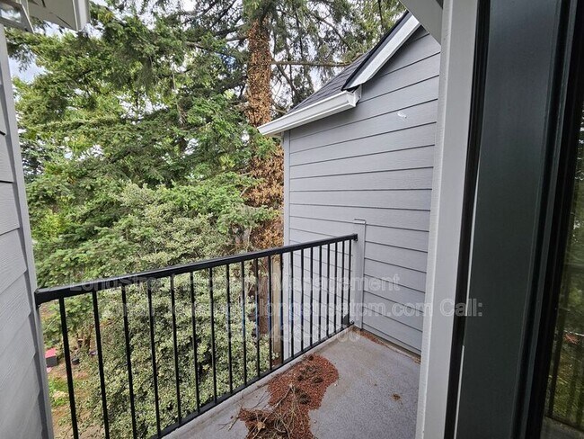 Building Photo - 20 SE 172nd Ave