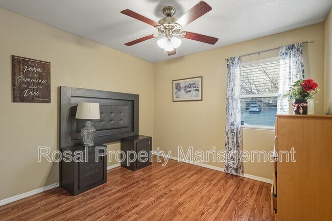 Building Photo - 1700 Gschwind Pl SW