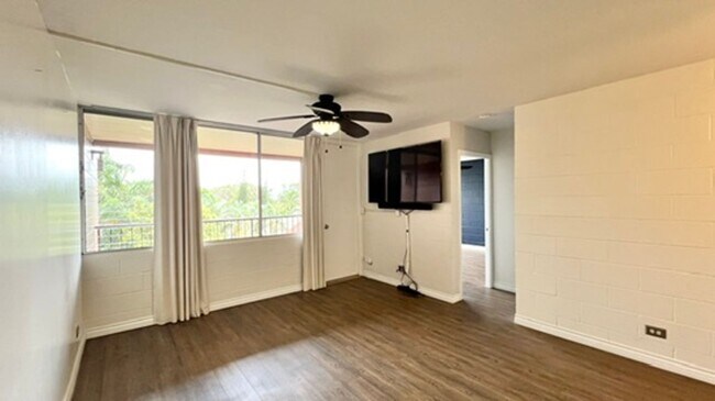 Building Photo - AVAILABLE NOW! Spacious 3-Bedroom, 2-Bath Corner-end Split-level Unit in Kaneohe with 1 Assigned ...