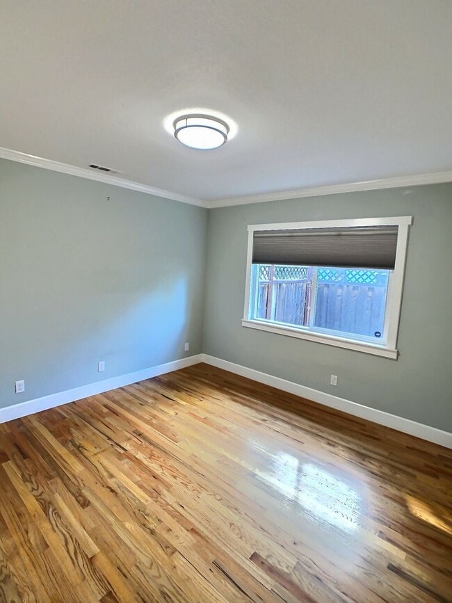 Building Photo - Charming Home for Rent in Naglee Park