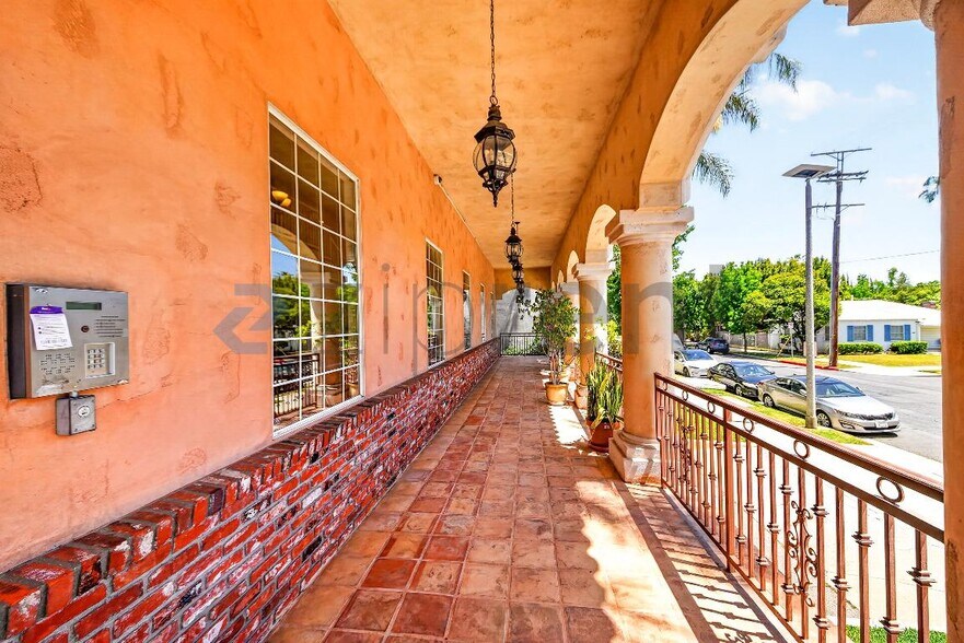 Building Photo - 14335 Huston St