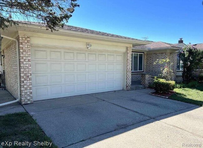 Primary Photo - 13770 White Cap Dr