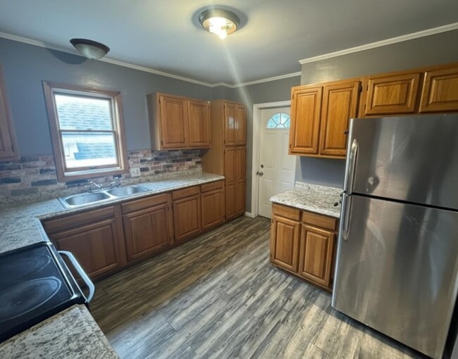 Building Photo - 125 Caroline Ave