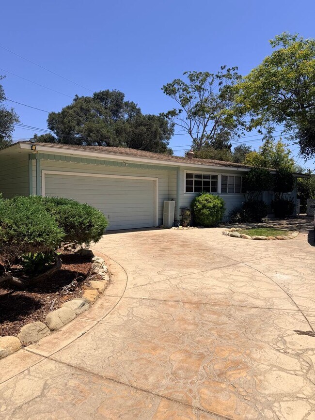 Building Photo - Charming 3-Bedroom Home in a Private Oasis Setting