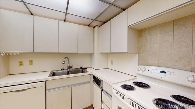 Building Photo - 11113 Biscayne Blvd