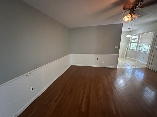 Building Photo - 720 Cedar Cone Cir