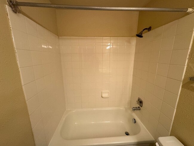 Building Photo - 498/A/