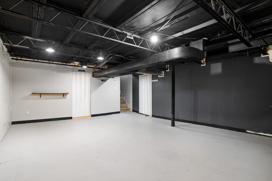 Building Photo - 1076 Wilshire Ave