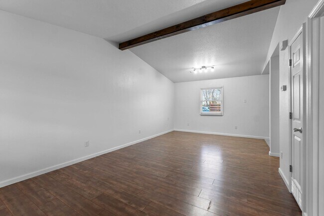 Building Photo - 215 Marigold Ln