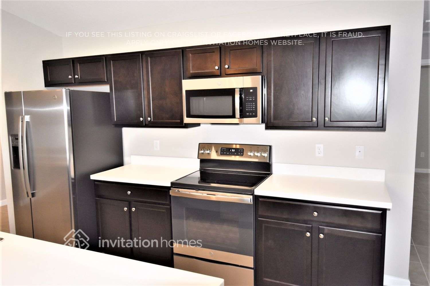 Building Photo - 301 SW Log Dr