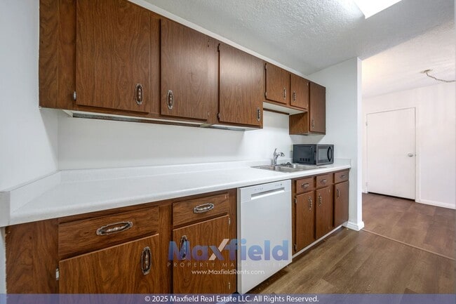 Building Photo - NEWLY REMODELED FLOORING!! Salt Lake City - Heart of Downtown - 2BD - 2BTH - 1GAR PARKING
