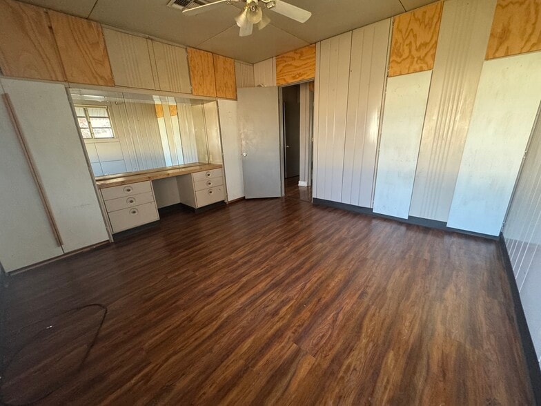 Building Photo - 2119 W Sherwood Ave