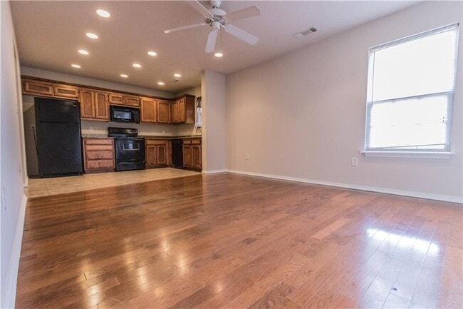 Building Photo - 3206 SW Deerfield Blvd