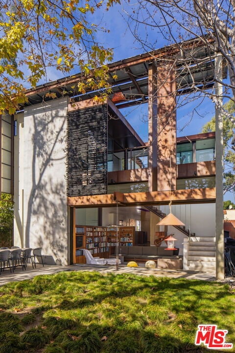 Building Photo - 615 Woodlawn Ave