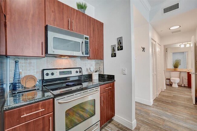Building Photo - 2401 NE 65th St