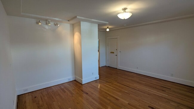 Building Photo - 816 Addison St