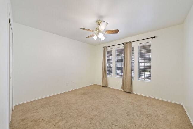 Building Photo - Charming 3-Bedroom Home in Carriage Hills ...