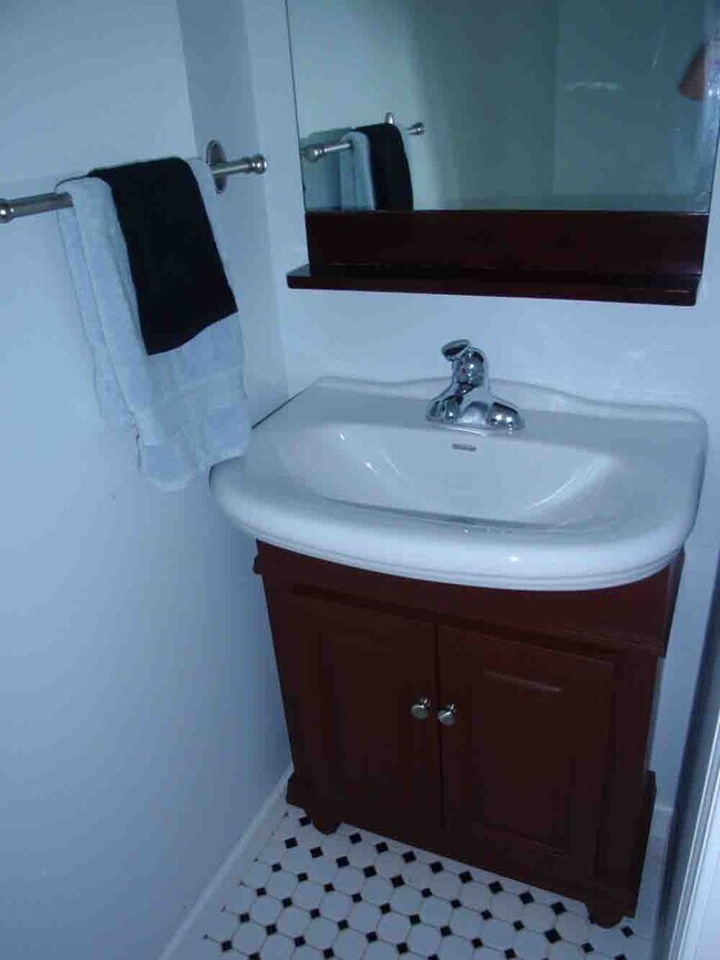 Building Photo - 23 Nelson St